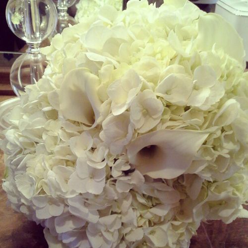 hydrangea and calla lily. Brides bouquet.