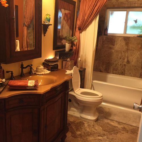 We cleaned and polished this bathroom from top to 