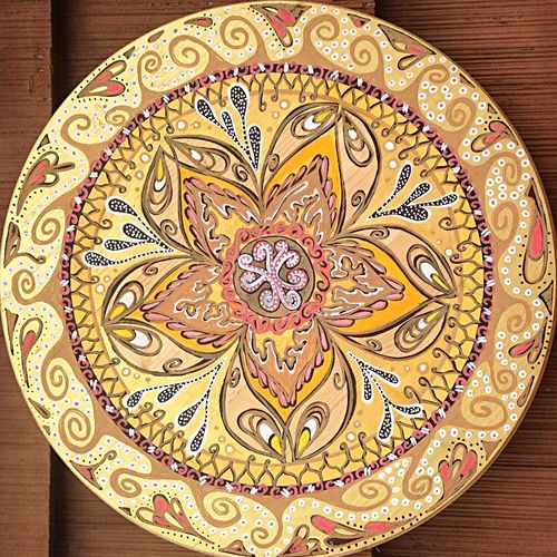 The Gold One Mandala. At the store for sale.
Acryl