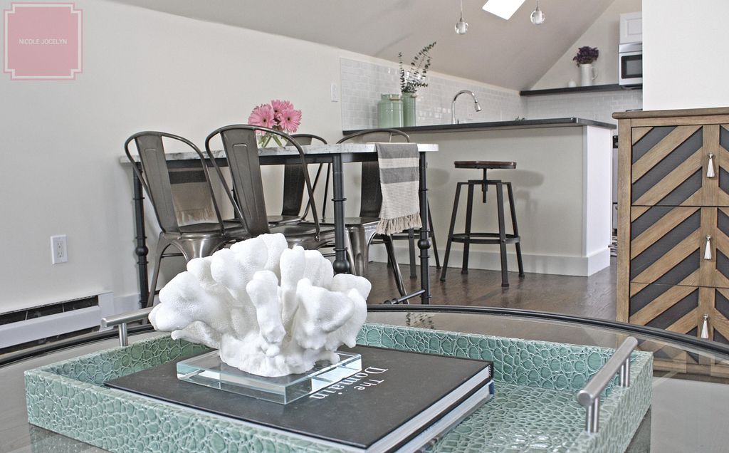 Design & Renovation of 1000 sf loft apartment in S