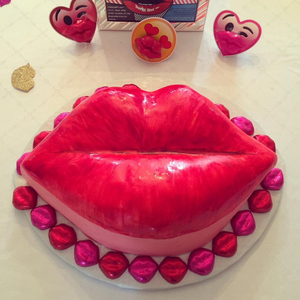 Lips Themed "Sip N See"