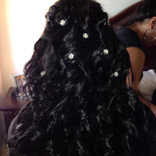 Bride cut her long hair to shoulder length and the