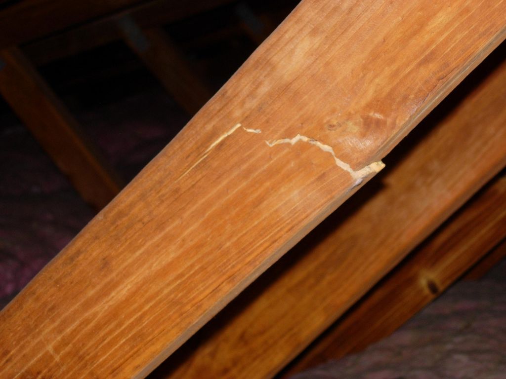 Picture of a cracked truss support. Exact reason w