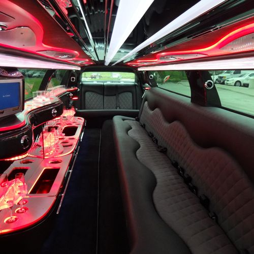 Chrysler 300 Limo Interior (12 Passenger)
