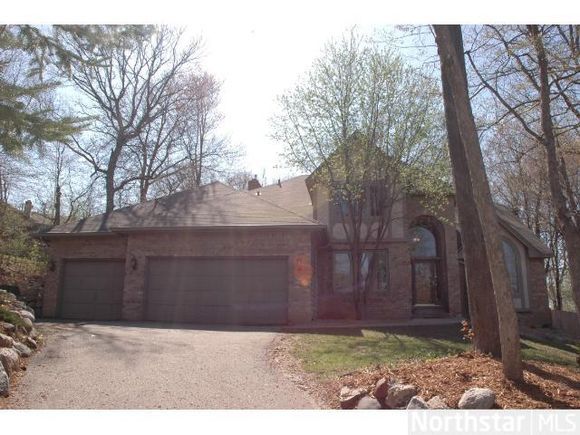 Rosewood Front of House Before Exterior Remodel