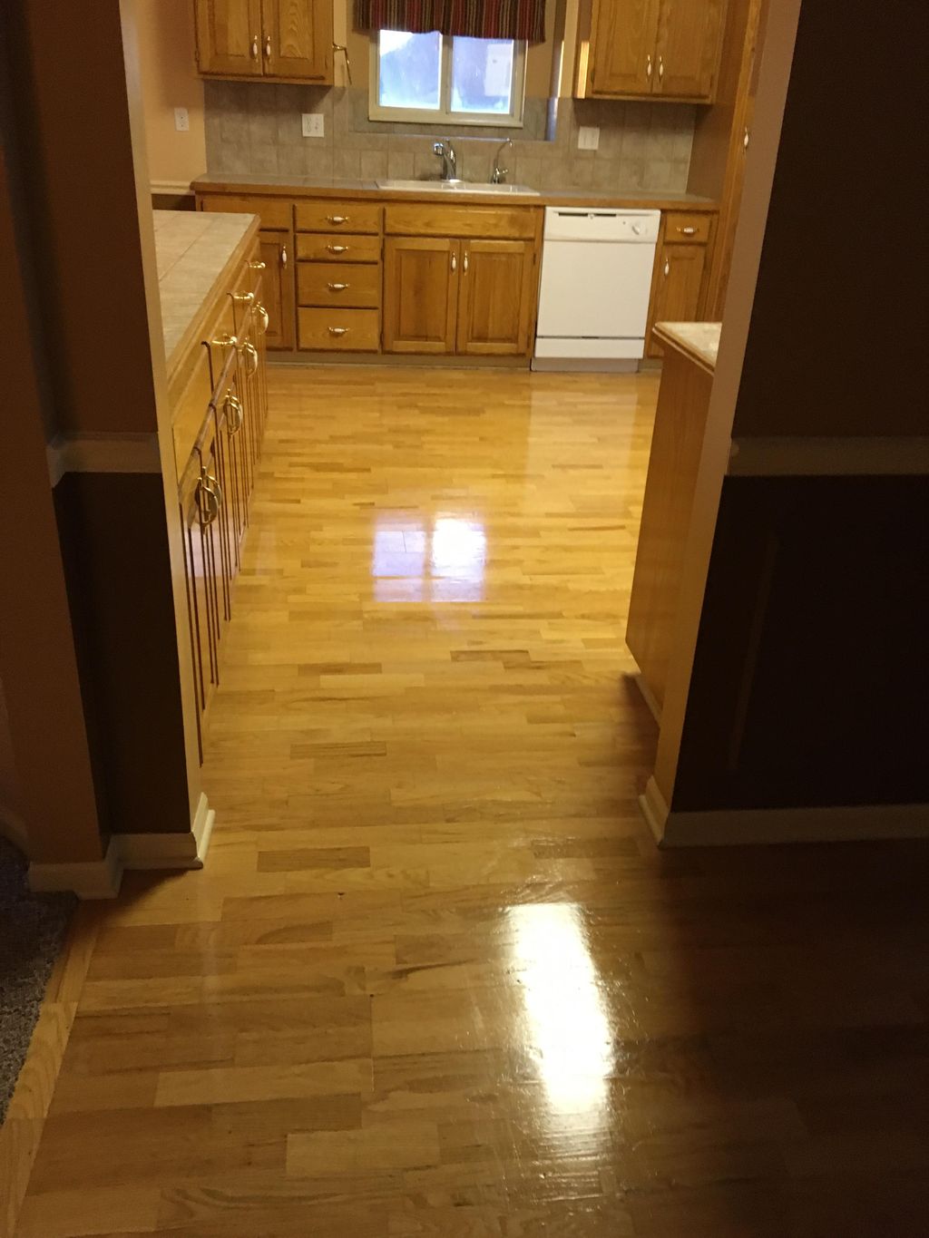 We know HOW TO CLEAN your hardwood floors.