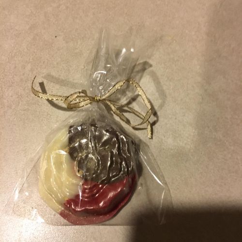 Multi colored rose Oreo cookie 