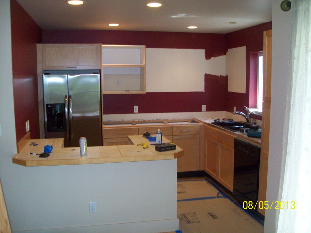 Fremont townhome (Before) Complete kitchen