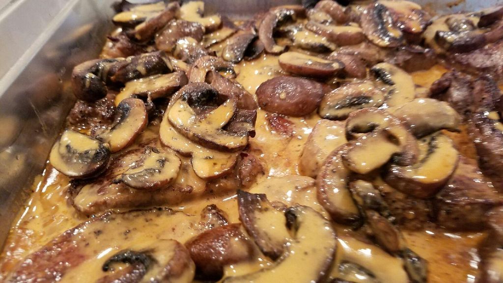 Filet Medallions with Mushrooms and Sherry Cream S