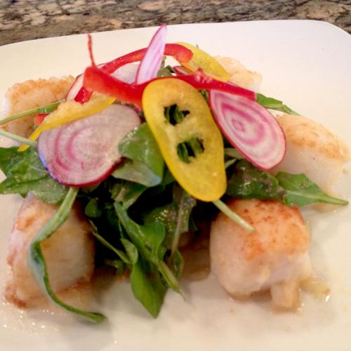 Garden Salad with Seared Scallops