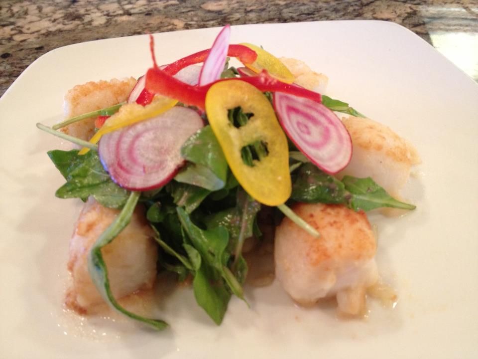 Garden Salad with Seared Scallops