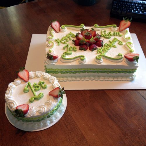 Strawberry and cream cake and smash cake. Iced in 