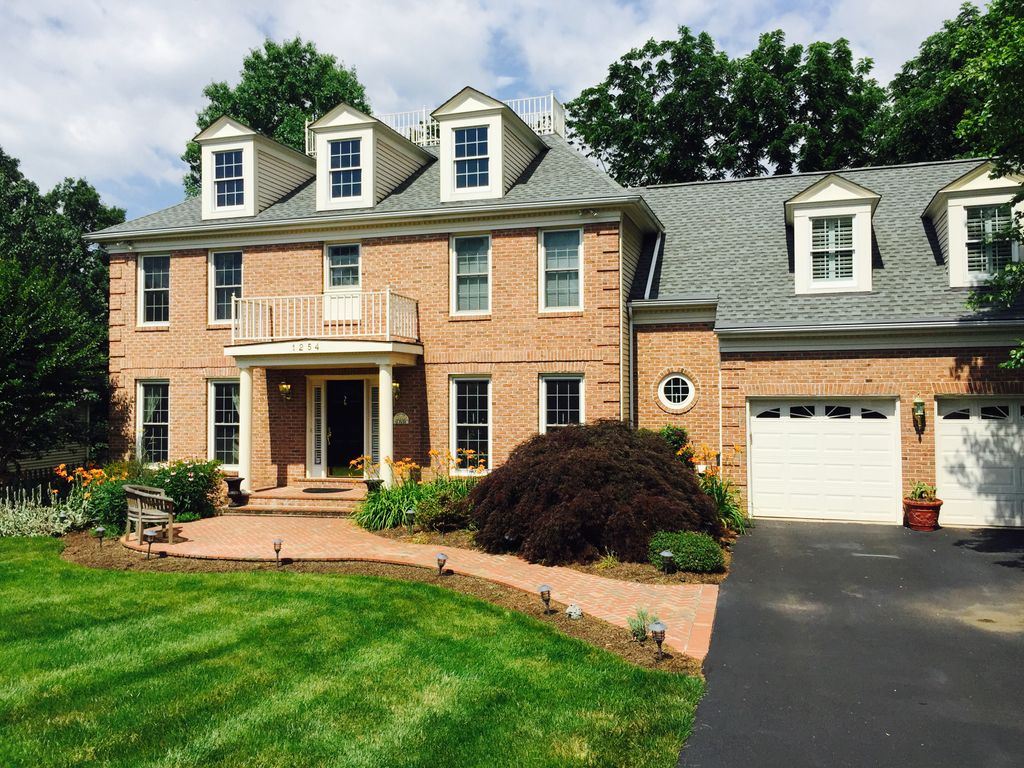Gorgeous Reston Stunner