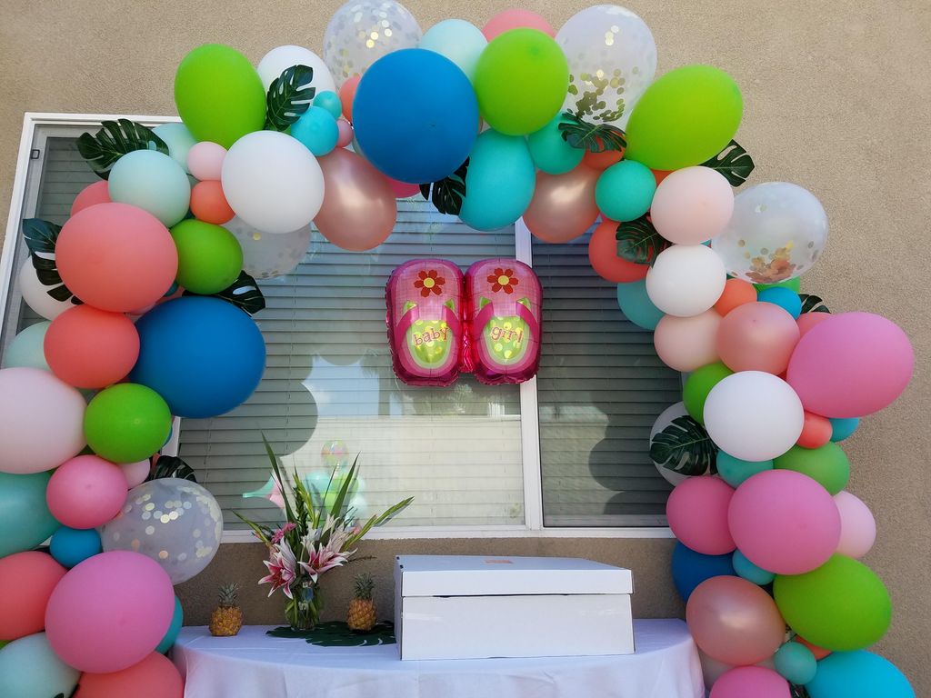 luau Organic Arch and Table Decor
