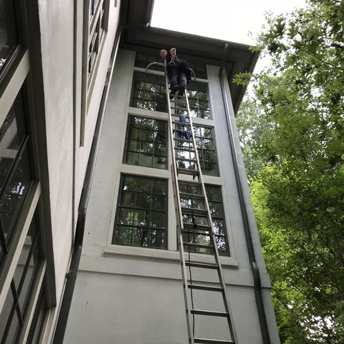  I CAN REACH UP TO 4 STORIES HIGH. MY LADDERS WILL