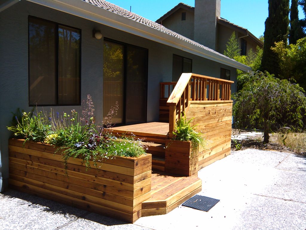 Custom Deck with perennial plants to enjoy family 