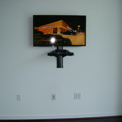 TV installation with shelf system for a super clea