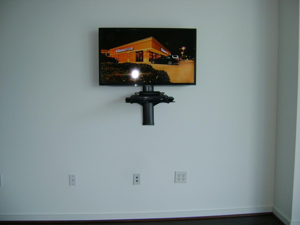 TV installation with shelf system for a super clea