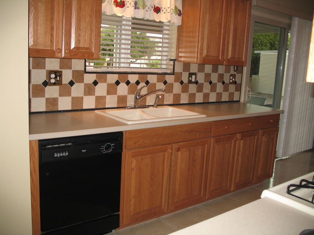 Kitchen cabinets and tile backsplash