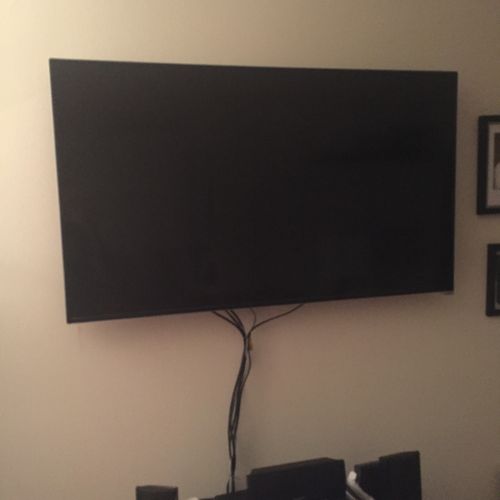 tv mount with exposed wires/ wires can be hidden