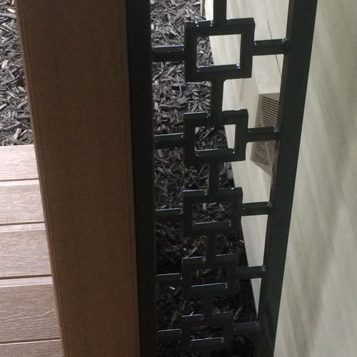 Ornamental trellis to fill gap between deck railin