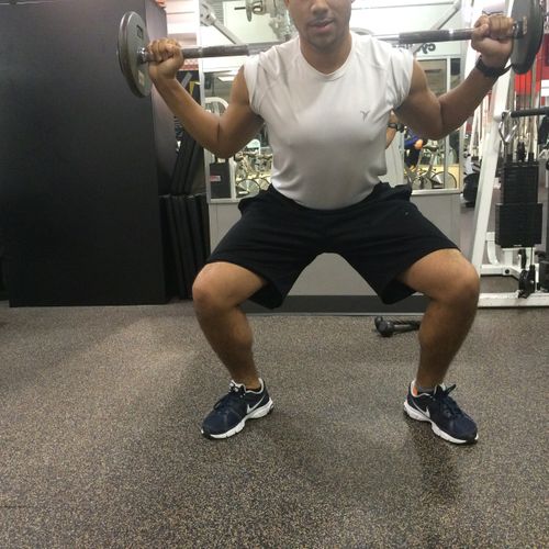 Barbell Squats for tonification of gluteus maximum