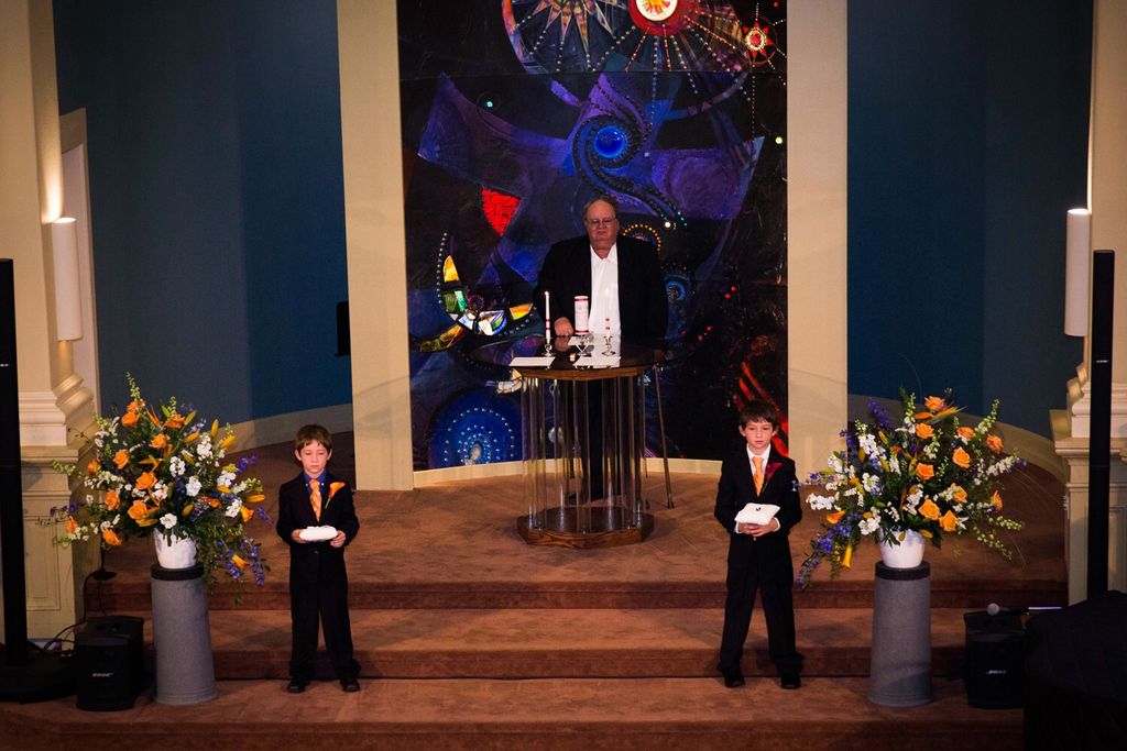 Ring bearers at the ready. We await the rest of th