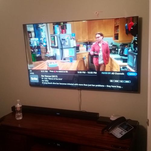 TV Wall Mounting of Clients' 55"+ Samsung TV
Distr