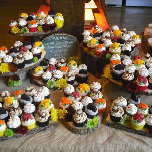 Rustic Barn Wedding Cupcakes