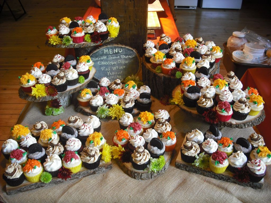 Rustic Barn Wedding Cupcakes