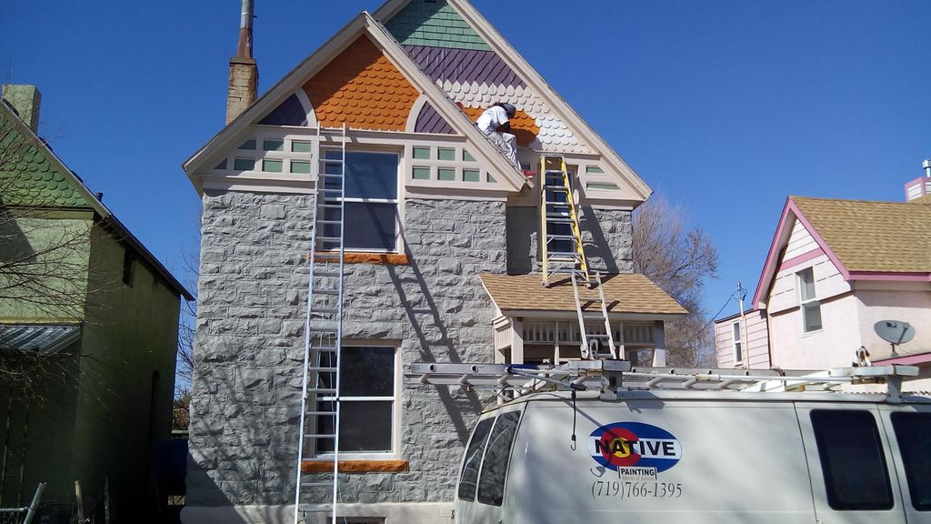 victorian homes consist of alot of colors,we enjoy