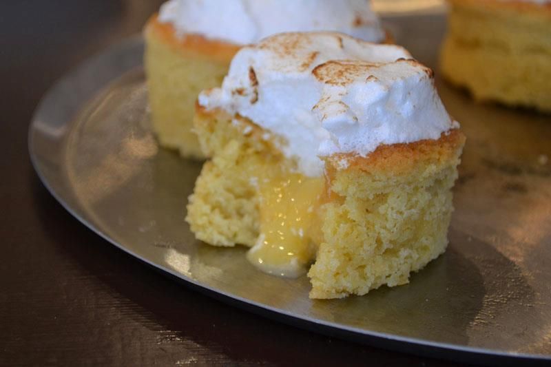 Grapefuit mini cakes with meringue