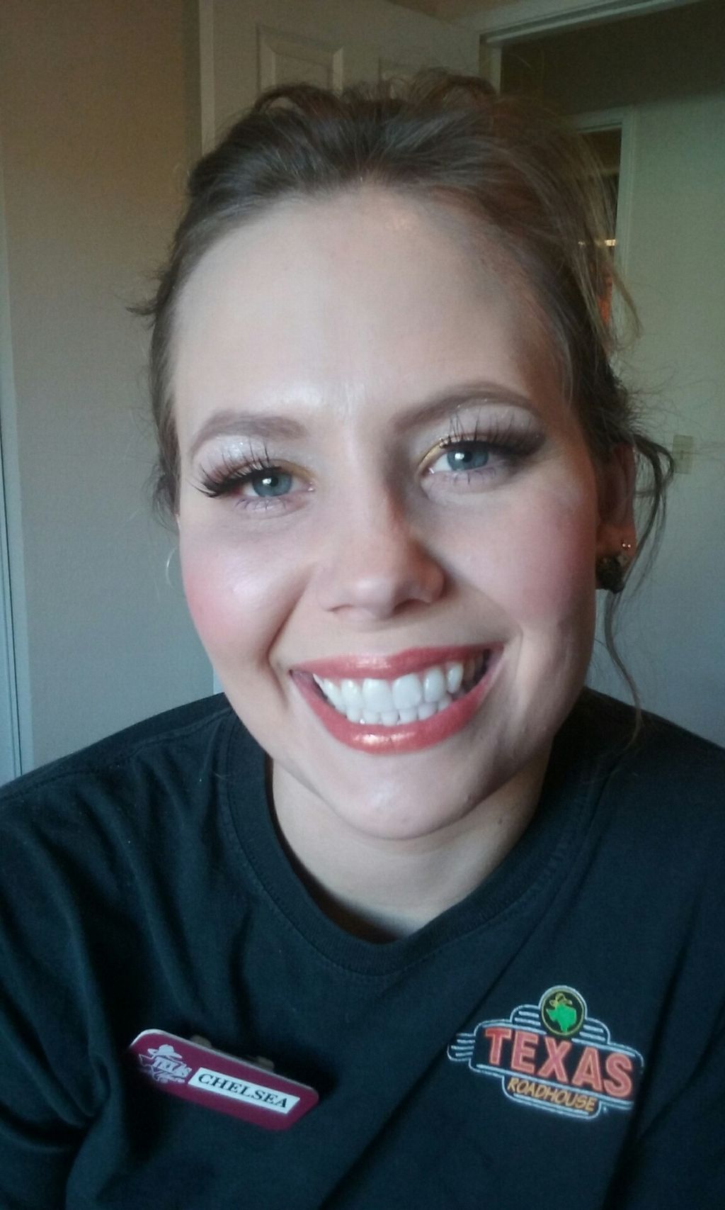 natural-look make up application