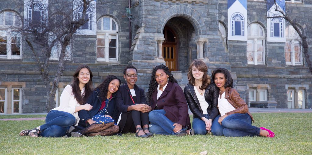 Georgetown - a group of graduating seniors. Natura