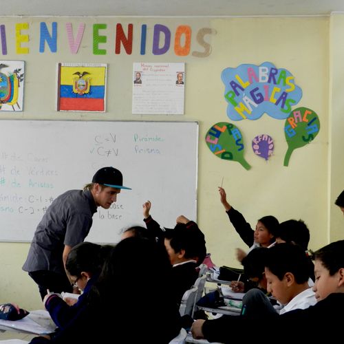 Teaching Math in Spanish at a primary school in Qu