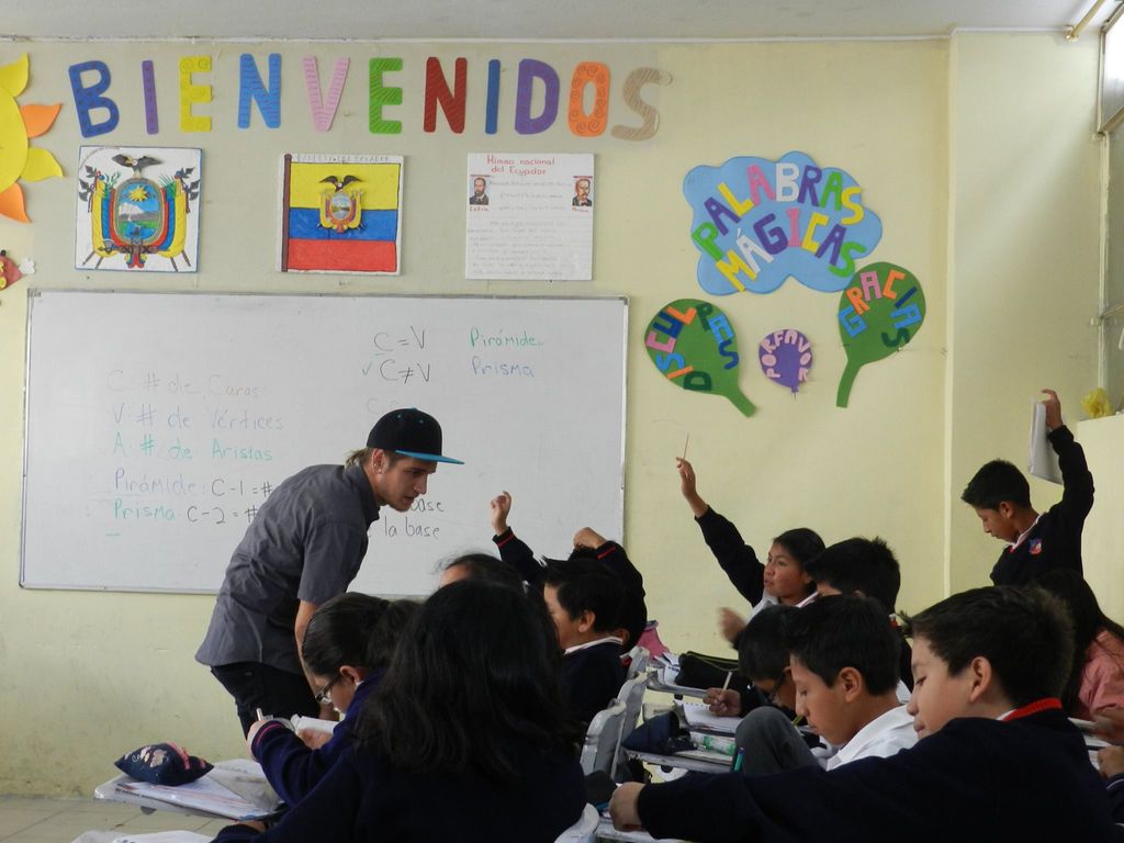 Teaching Math in Spanish at a primary school in Qu