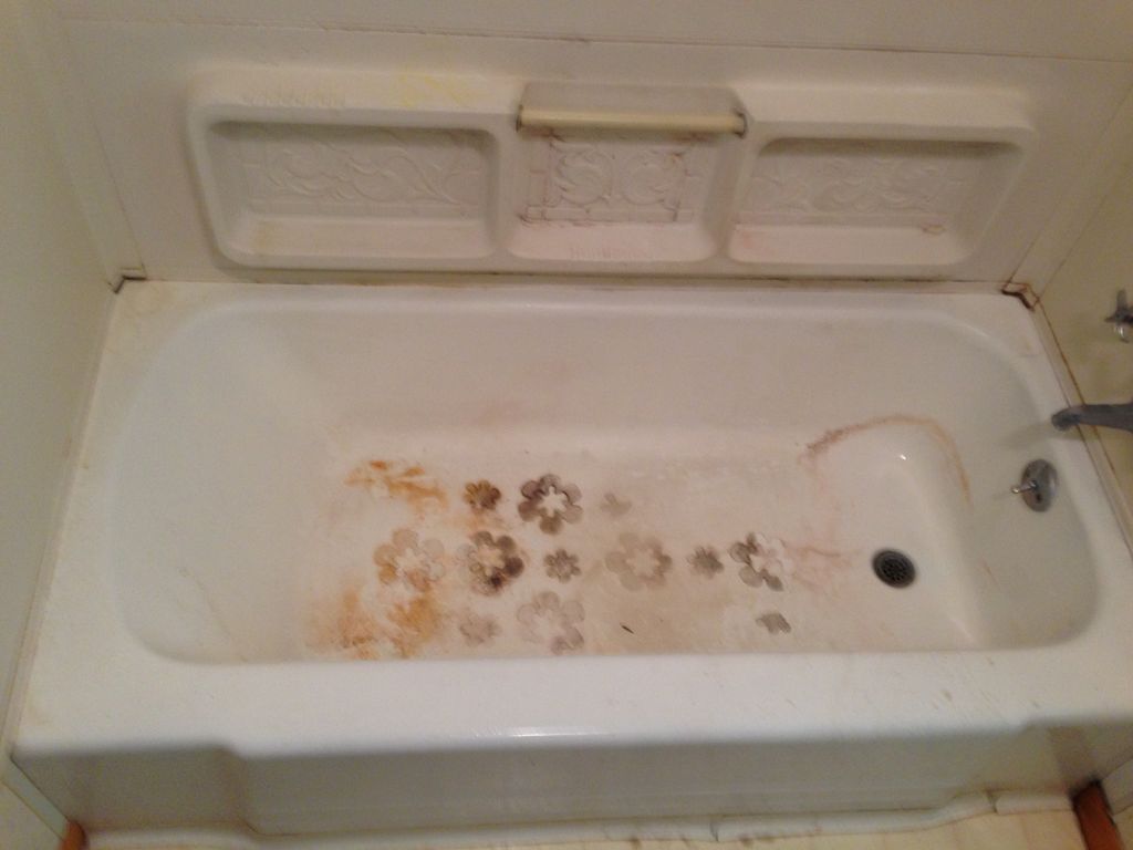 Bathtub before we refinished(reglazed)(BEFORE)