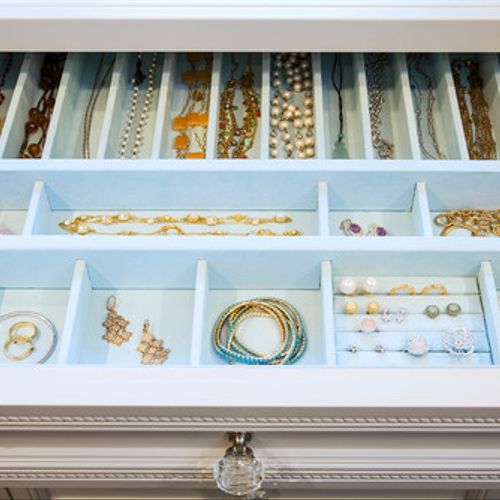 No more tangled necklaces! Amazing jewelry drawer 