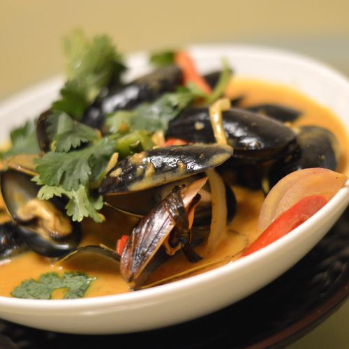 Mussels in Spicy creamy broth.