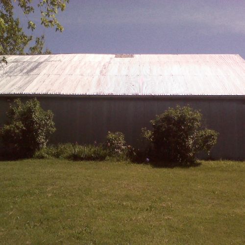 Was an incredibly rusty metal barn roof with loose