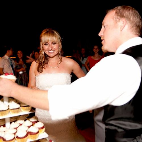 Cupcakes - a modern take on the traditional weddin