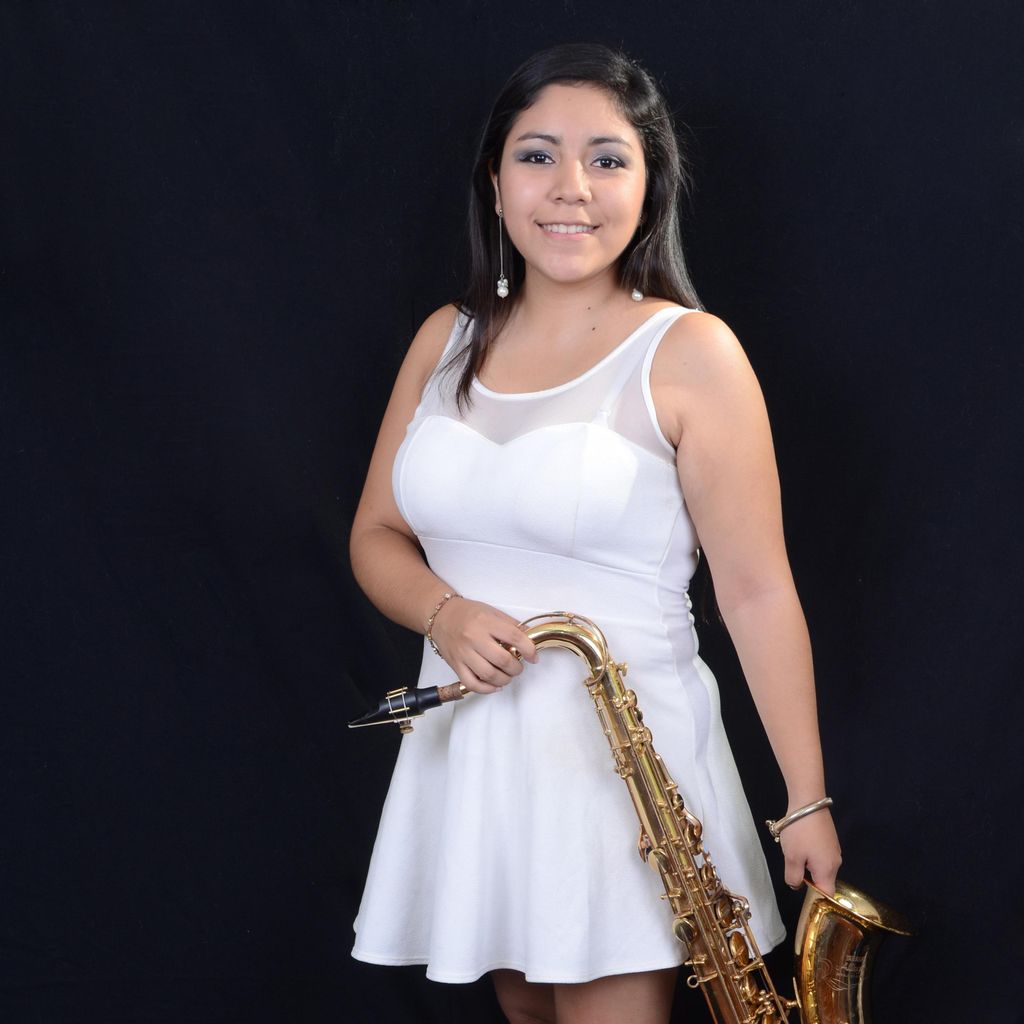 Claudia Medina Music