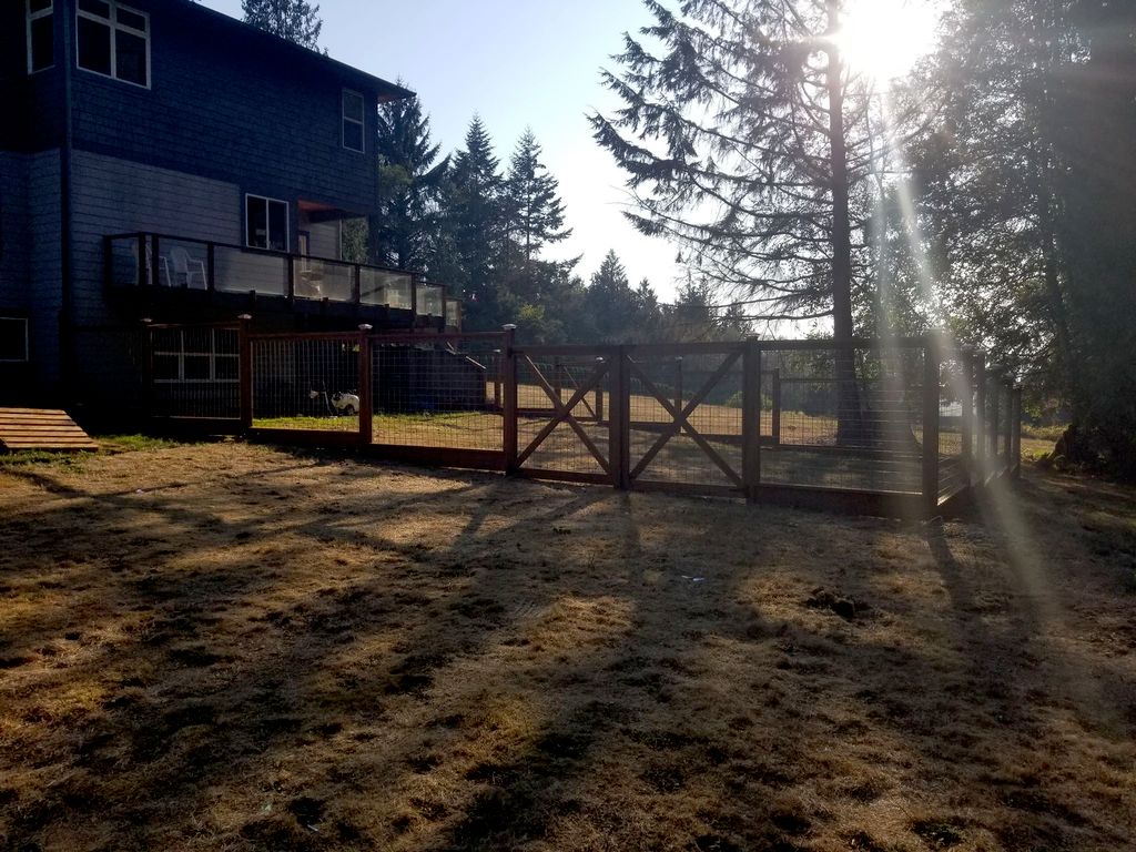 Hog wire fence 10