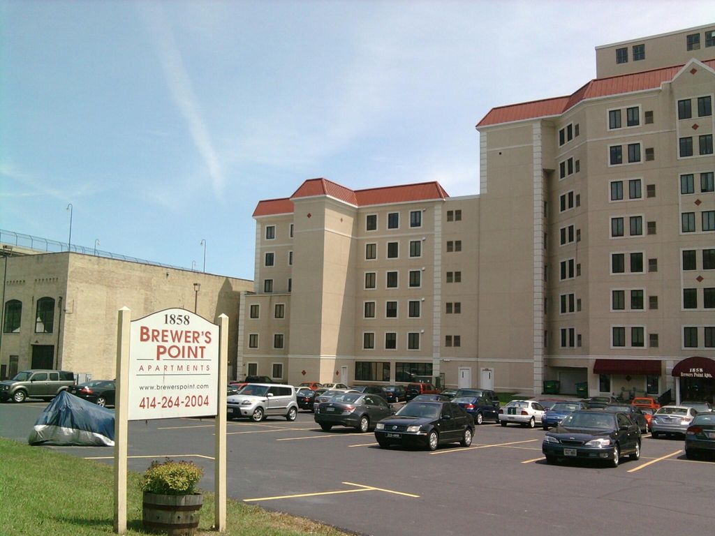 Brewer's Point - apartment building
downtown Milwa
