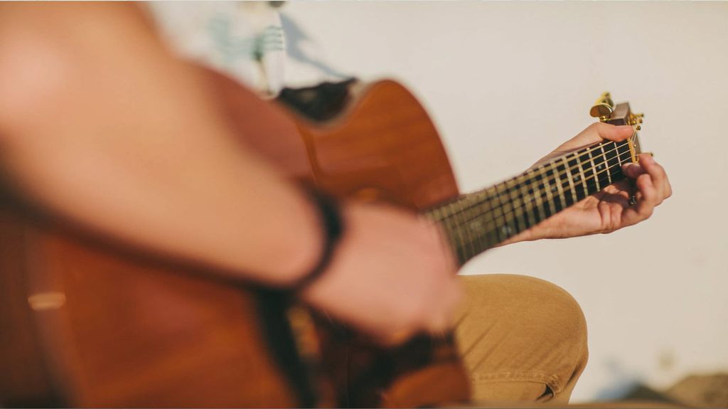 MIKE DELIVERS A RHYTHMIC MUSICAL PERFORMANCE THAT 