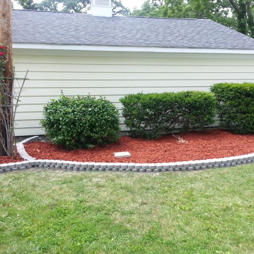 Edging with red Mulch