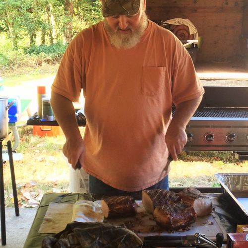 Owner/chef Terry Platt slicing a perfect smoked po