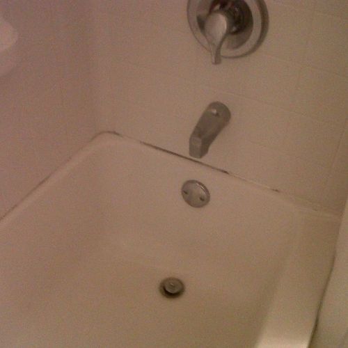 After Picture of Bathtub
