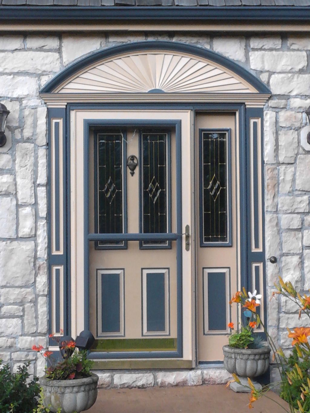 After:

Above door painted with three colors
Pimp 