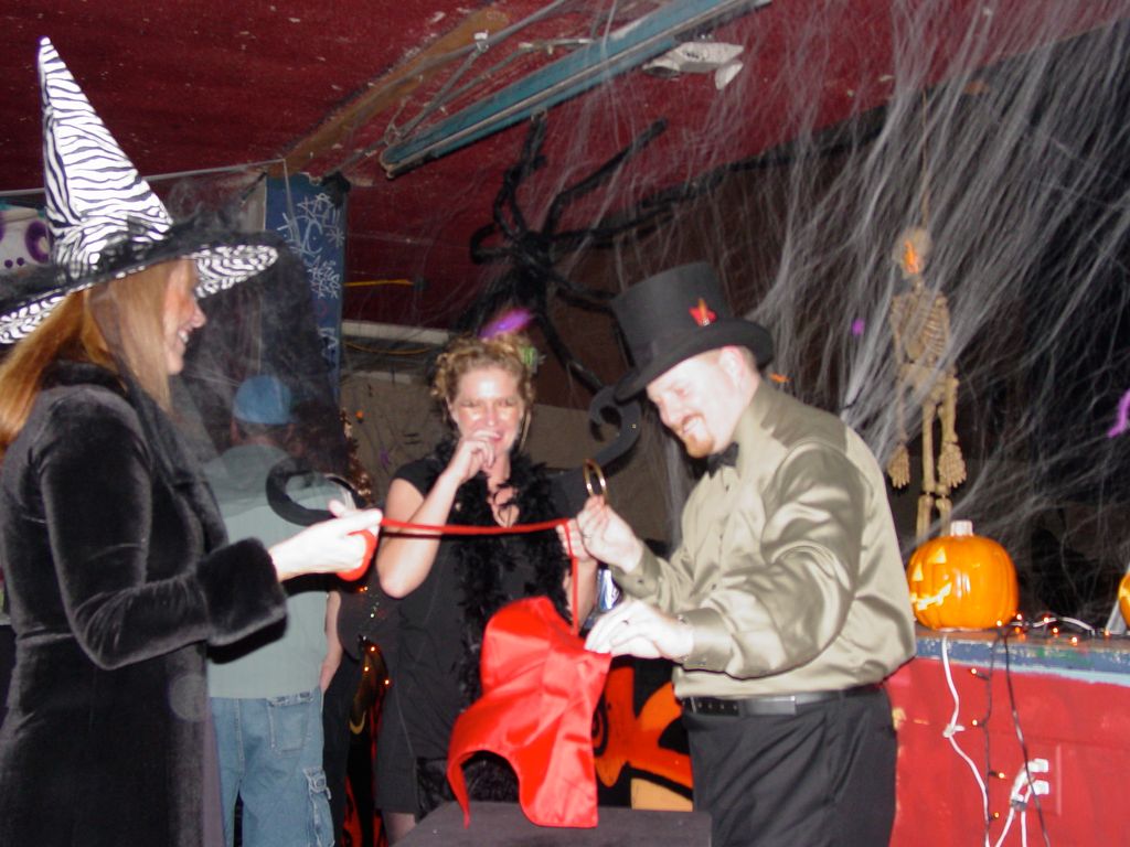 The Amazing Caine performing for an adult Hallowee